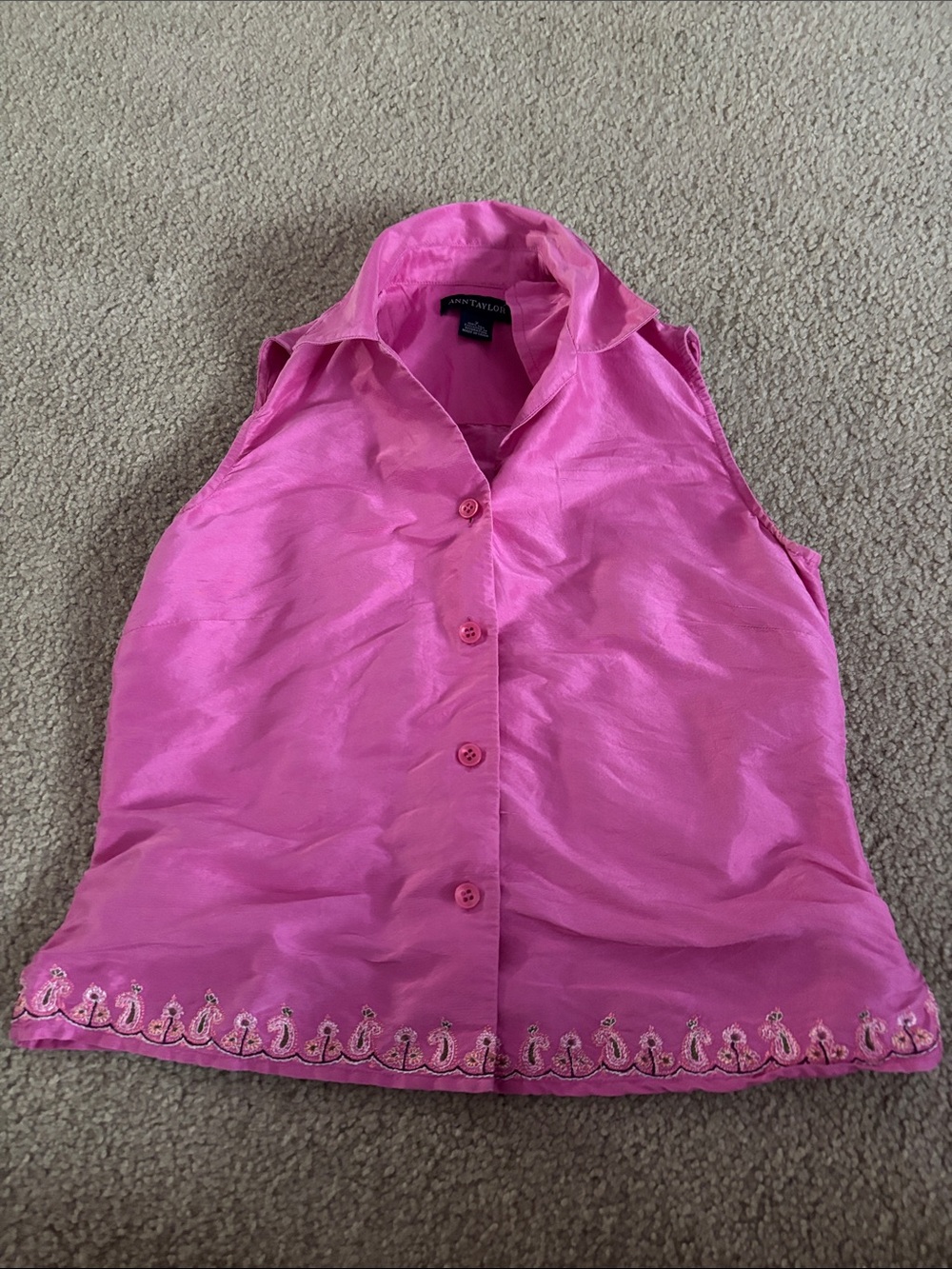 Ann Taylor Bright Pink Sleeveless Button-Up Silk Tank w/ Embroidered Hem size 2